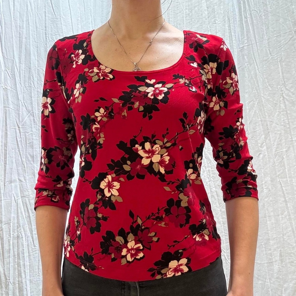 Red Floral Criss Cross Back 3/4 Sleeves Vintage Y2K Fashion Bug Small Flattering